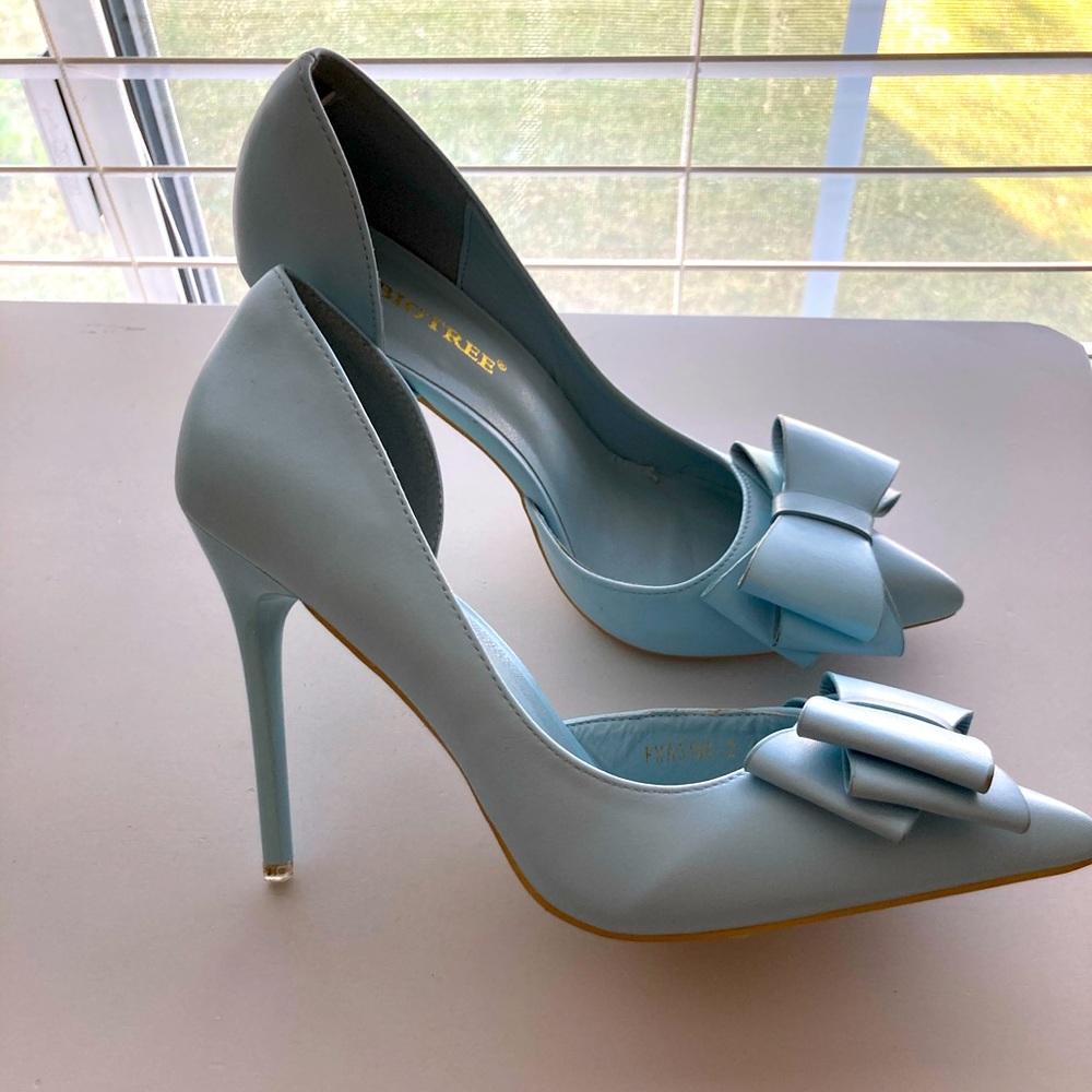 Light Blue Pumps NWOT